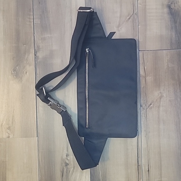 Bolongaro Trevor black belt purse or travel pack - Picture 7 of 9